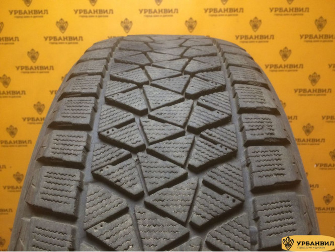 Bridgestone Blizzak DM-V2 235/55 R19 105T